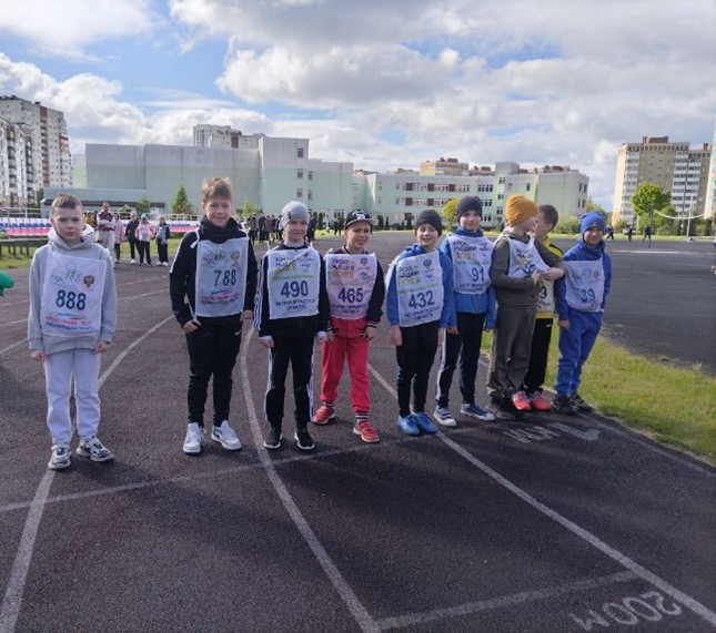 Гимназисты сдают нормативы испытаний Всероссийского физкультурно-спортивного комплекса «Готов к труду и обороне».