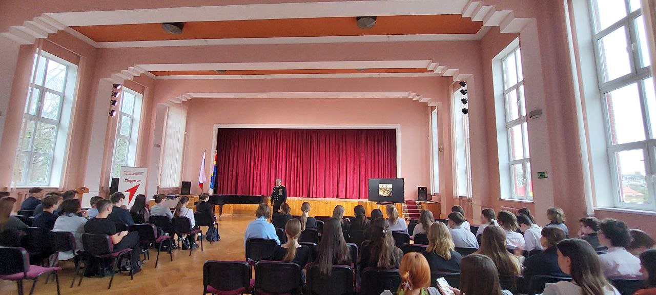 Гимназия приняла участие в городской акции «Ветеран в школе».
