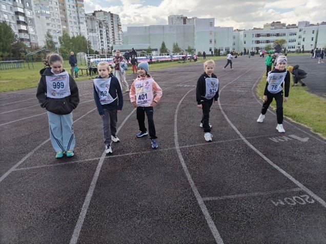 Гимназисты сдают нормативы испытаний Всероссийского физкультурно-спортивного комплекса «Готов к труду и обороне».