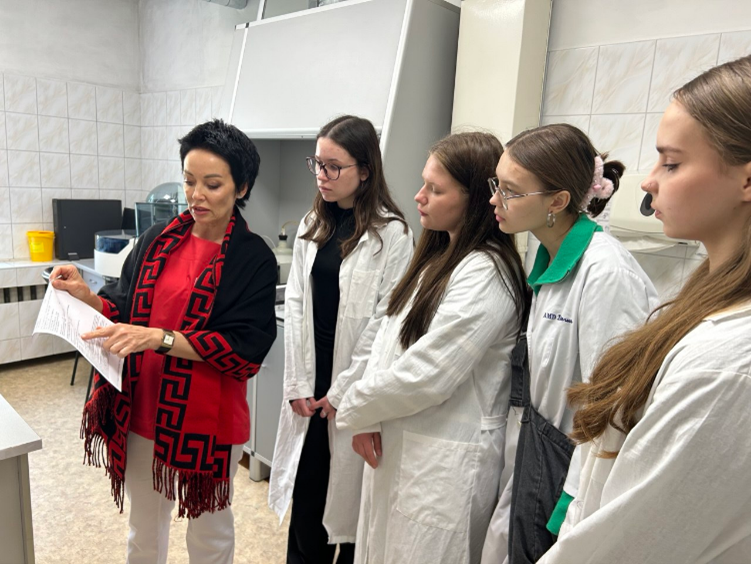 Посещение медико-генетическую лабораторию Областного перинатального центра.